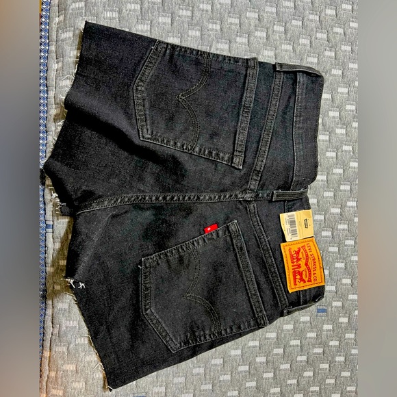 Levi’s NWT size 27 high rise shorts. - Picture 1 of 3